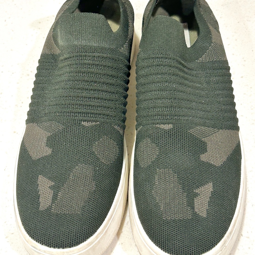 Steve Madden Camouflage slip on